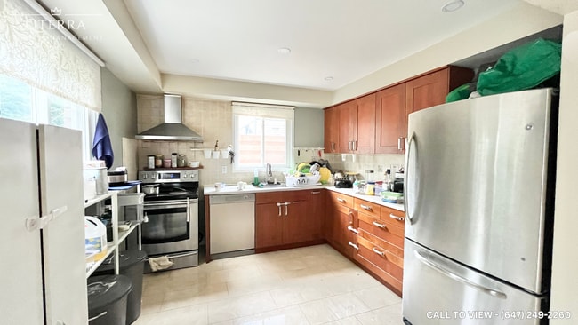 property at 16 Candlewood Crt
