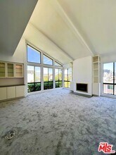 11805 Mayfield Ave in Los Angeles, CA - Foto de edificio - Building Photo