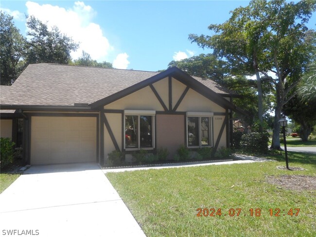 13149 Hampshire Ct in Ft. Myers, FL - Foto de edificio - Building Photo