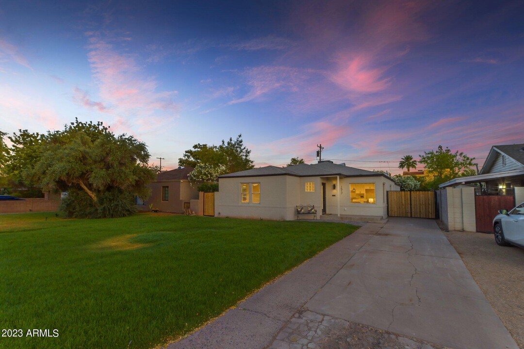 1517 E Granada Rd in Phoenix, AZ - Foto de edificio