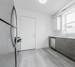 1706 W Glenlake Ave in Chicago, IL - Foto de edificio - Building Photo