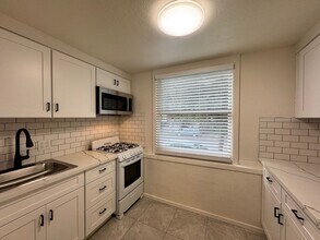 715 18th St in Sacramento, CA - Building Photo - Building Photo