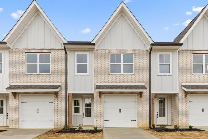 8917 James Crk Dr in Ooltewah, TN - Building Photo