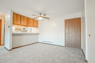 5331 Brody Dr, Unit 204 in Madison, WI - Foto de edificio - Building Photo