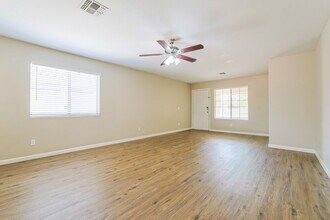 10528 E Calypso Ave in Mesa, AZ - Building Photo - Building Photo