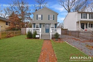 1708 Chesapeake Dr in Edgewater, MD - Building Photo