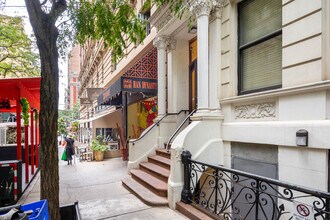 213 W 85th St in New York, NY - Foto de edificio - Building Photo