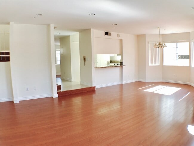 544 W Doran St in Glendale, CA - Building Photo - Building Photo