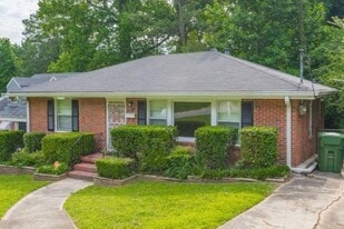 817 Gertrude Pl NW in Atlanta, GA - Building Photo