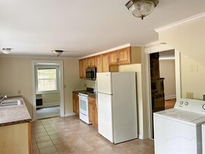 807 Mt Jefferson Rd in West Jefferson, NC - Building Photo - Building Photo