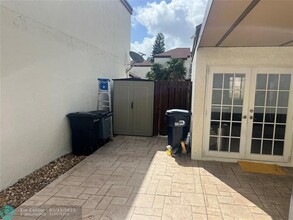 9725 NW 5th Terrace in Miami, FL - Building Photo - Building Photo