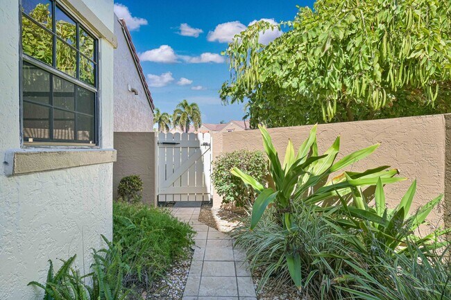 7170 Golden Eagle Ct in Ft. Myers, FL - Building Photo - Building Photo