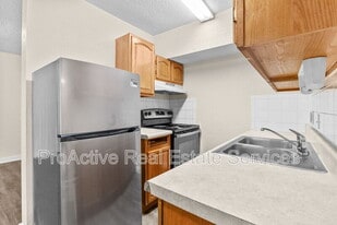 483 W Ocean View Ave in Norfolk, VA - Building Photo