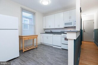 932 N 5th St in Philadelphia, PA - Building Photo - Building Photo