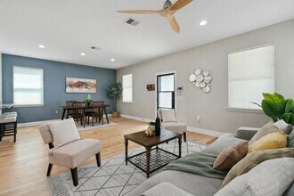 7617 Carver Ave in Austin, TX - Building Photo - Building Photo
