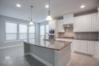 120 Knight of Realm Blvd in Lewisville, TX - Building Photo - Building Photo
