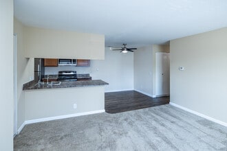 Stone Pointe Village in Fort Wayne, IN - Building Photo - Interior Photo
