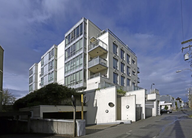 1913-1933 Burrard St