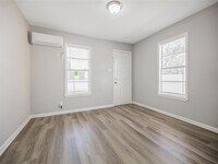 1312 Weiss St photo'