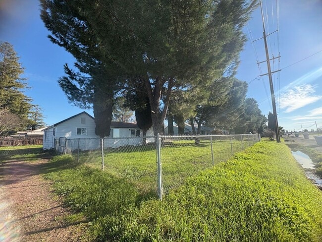 4633 Arboga Rd in Olivehurst, CA - Building Photo - Building Photo