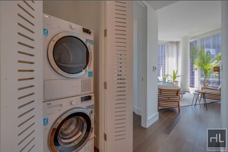 East 44th Street, Unit 39E in New York, NY - Foto de edificio - Building Photo