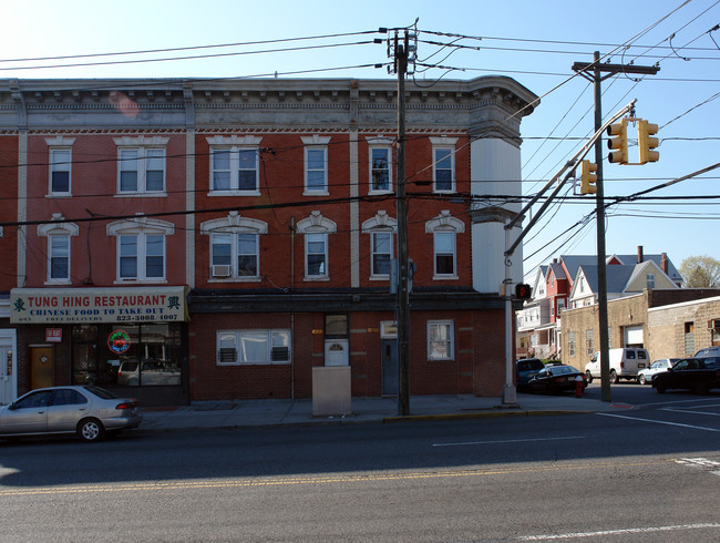 695-697 Jf Kennedy Blvd in Bayonne, NJ - Building Photo - Building Photo