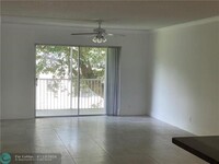 2980 Riverside Dr in Coral Springs, FL - Foto de edificio - Building Photo