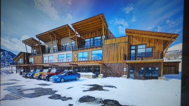 1121 Dillon Dam Rd in Frisco, CO - Foto de edificio - Building Photo