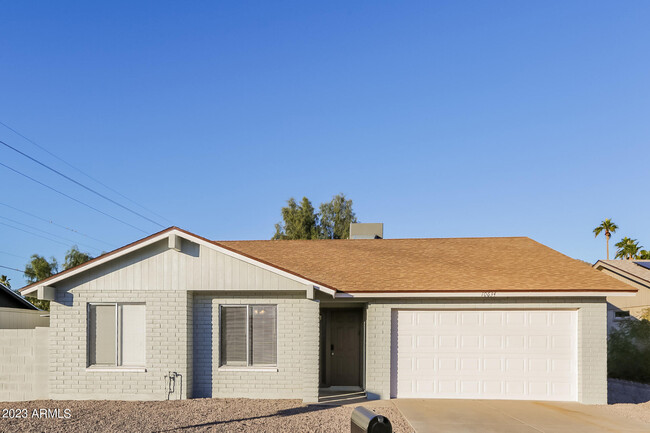 10634 S 44th St in Phoenix, AZ - Building Photo - Building Photo