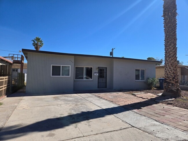 property at 424 N Minnesota St