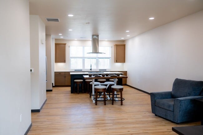 property at 810 Goldenrod Dr