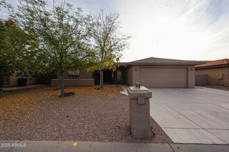 26033 S Hollygreen Dr in Sun Lakes, AZ - Foto de edificio - Building Photo