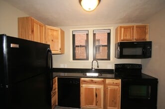 783 Shady Dr E, Unit 104 in Pittsburgh, PA - Building Photo - Building Photo