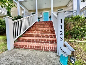 1123 W Ocean View Ave in Norfolk, VA - Building Photo - Building Photo