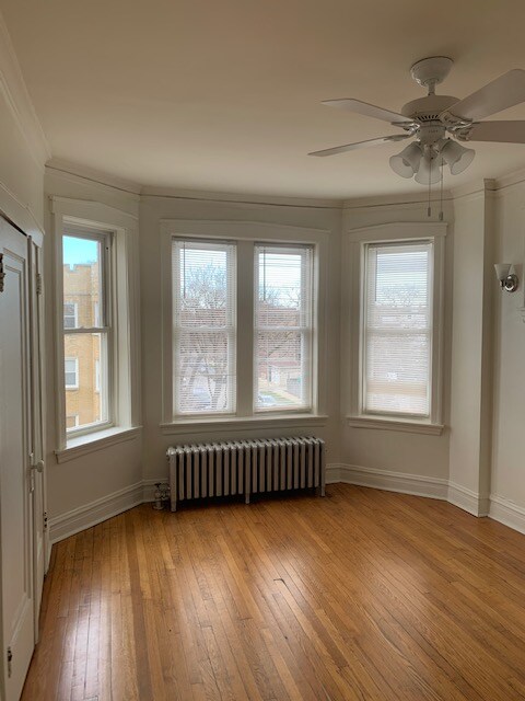 2 N Kedzie Ave in Chicago, IL - Building Photo