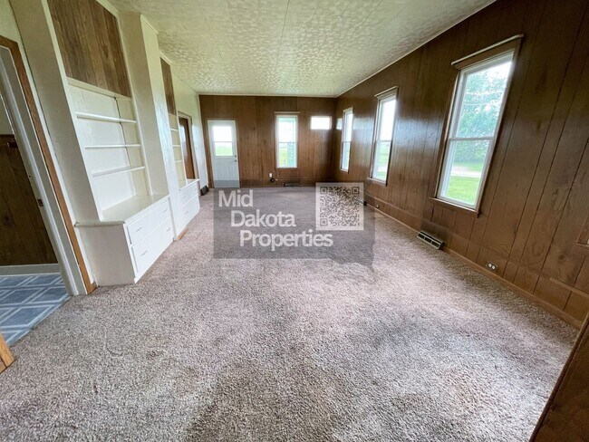 1821 S Wisconsin St in Mitchell, SD - Building Photo - Building Photo