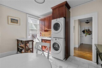 18 Rhode Island Ave in Newport, RI - Building Photo - Building Photo
