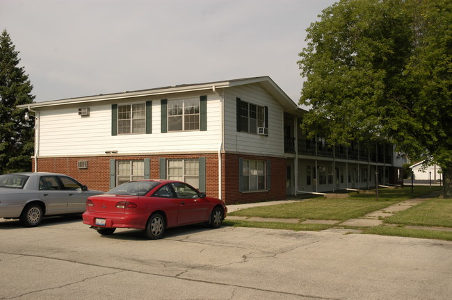 Berry Avenue Apartments in Grayslake, IL - Building Photo - Building Photo