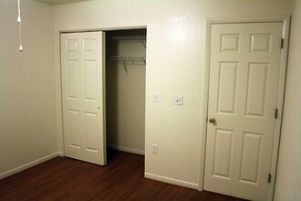 Covenant Trace @ Yorktown, utilities included in Newport News, VA - Foto de edificio - Building Photo