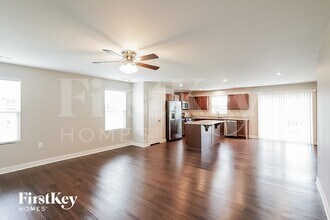 903 Wilkinson Ln in White House, TN - Foto de edificio - Building Photo