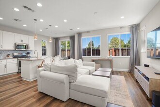 3893 Villa Vista Pl in Concord, CA - Building Photo - Building Photo