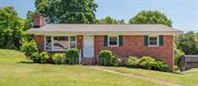 8 Morse Dr in Asheville, NC - Building Photo - Building Photo