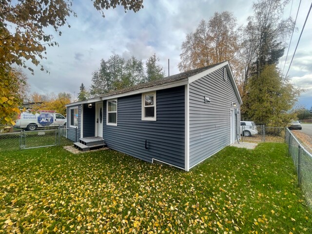 4502 Klondike Court in Anchorage, AK - Foto de edificio