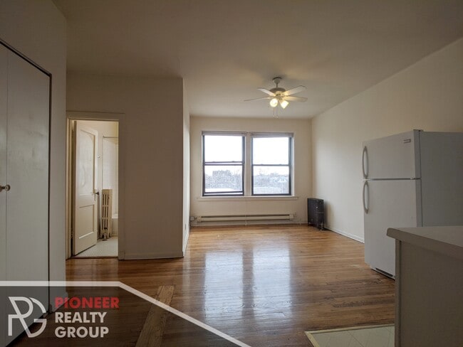 1044 W George St, Unit 302