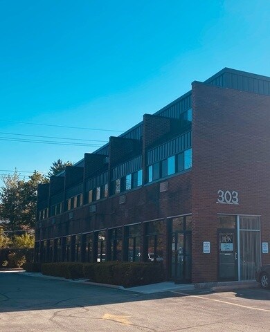 303 E Park Ave in Libertyville, IL - Building Photo