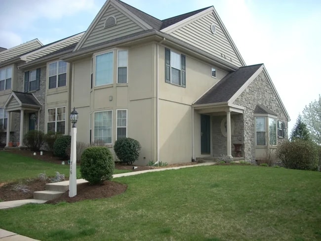 property at 716 Royal View Dr