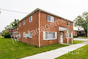 23984 Banbury Cir in Warrensville Heights, OH - Building Photo