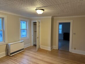 14 South St-Unit -A in Somersworth, NH - Foto de edificio - Building Photo