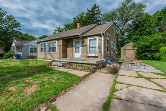 921 N Edgemoor St in Wichita, KS - Building Photo - Building Photo