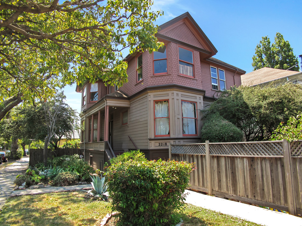 2218 Ashby Ave in Berkeley, CA - Building Photo